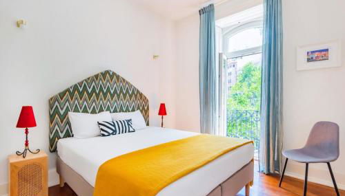 Conde 3BDR Luxury with Balcony - Photo 3