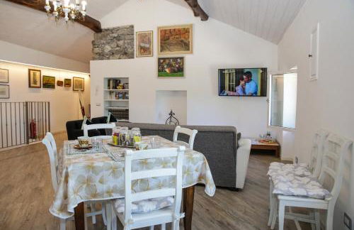 Casa Hygge - Lake Front - Photographer's Art Home - Photo 13