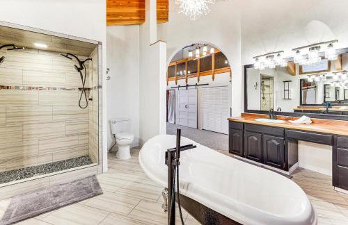 Hike, Ski and Soak! Spacious Anchorage Getaway - Foto 19