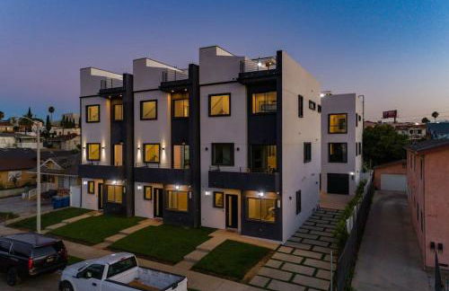 Luxury Modern 4 Bedroom 3 Bathroom Home with Rooftop Deck #1 - Photo 2