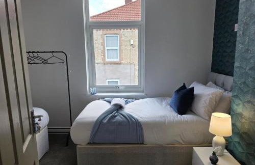 Anfield 4 min walk Sleeps 7 4BR 5Bed 3Bathrooms - Photo 20