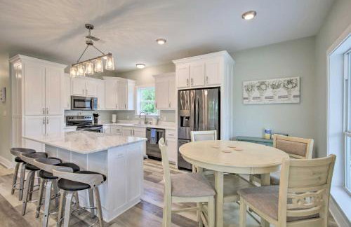 Modern Waveland Home with Deck, Walk to Beach! - Foto 6