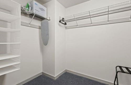 Beautiful Apt in Downtown w/Pool | Indoor Parking - Foto 38