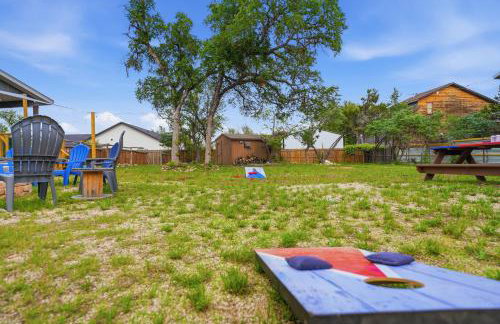Game Barn, Cowboy Pool, 17ft Movie Screen - sleeps 10 - Photo 11