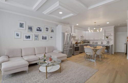 Elegant 2BR-2BA Spacious Escape with Rooftop Near NYC - Foto 1