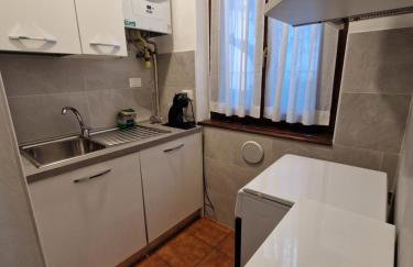 Charming Home with Private Patio near Swiss Border and Transport - Daisy, Loggiadeifiori - Photo 12