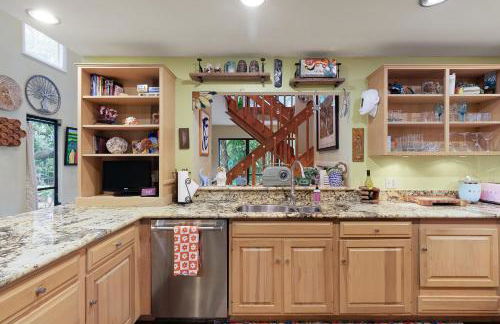 Beach Paradise Getaway - 200ft from Beach! - Foto 48