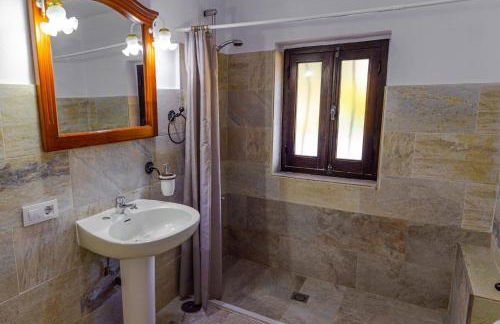 La Fuente De El Nacimiento - Foto 26