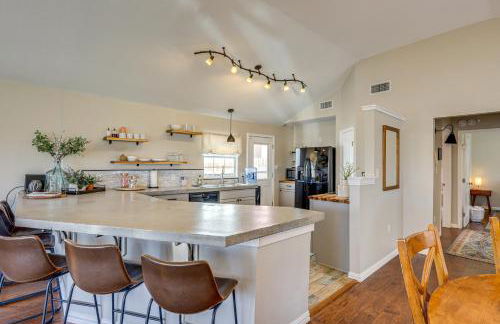 Creekside Cottage with Deck and Hot Tub in Belton - Foto 8