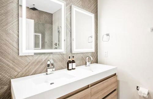 Sleeps 12 Downtown Entire home with rooftop - Foto 69