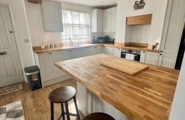 Corner House- hot tub and outdoor fireplace - Foto 45