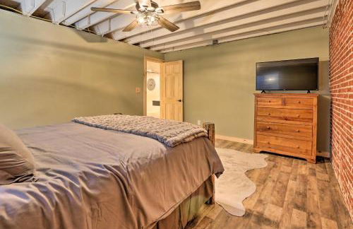 Luxe Dog-Friendly Cabin with Hot Tub and Game Room - Foto 20