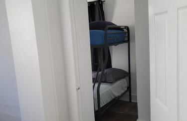 Two-Bedroom Home 25 min to NYC Free parking-UNIT-1 - Foto 16