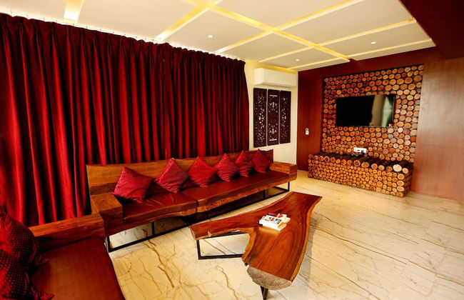 Royal Oakwood Villa by Shiloh Stay - Photo 24