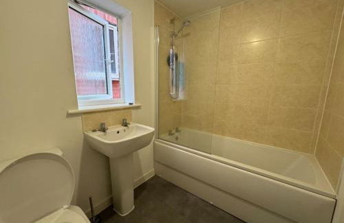 Bolehyde House, Sleeps 6, 3 Bedrooms, North Swindon location, Parking - Foto 19