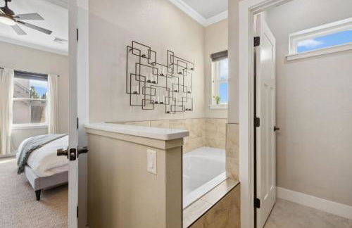 Sleek Home Near Old Town W/ Rftp Hot Tub & Mtn Views - Foto 32