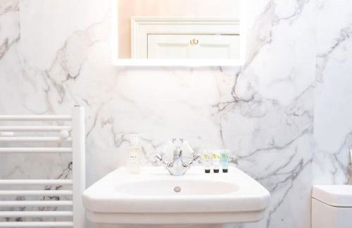 Manor Estate - Two Accommodation Wings - Sleeps 14 - Foto 53