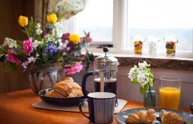 Luxury Shepherd's Hut Style Cabin With Views - Photo 11