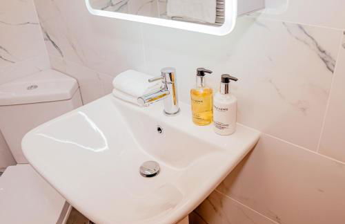 Cottage with Hot Tub - near Cheltenham and Tewkesbury - Photo 32