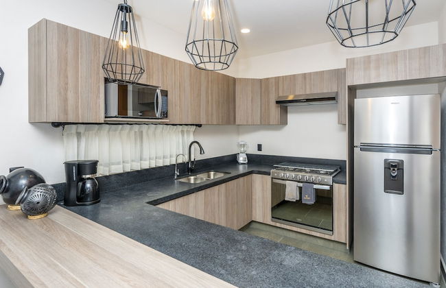 4BR Oasis with Pool & Gym at Nueva Escondida - Foto 14