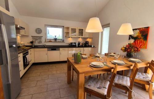 Luxuriöses, familienfreundliches Ferienhaus ,,Amy,, mit Whirlpoolwanne, Kamin und Garten - Foto 4