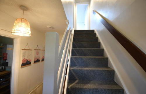 Stylish 1BR Retreat with Garden and Rustic Kitchen - Foto 16