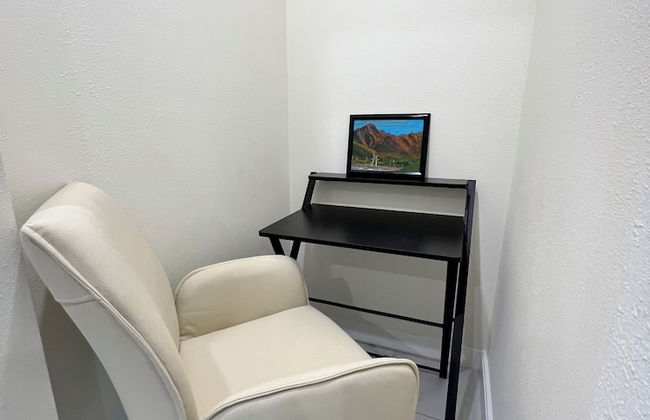 Dollhouse Downtown - Photo 6