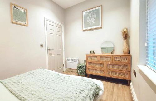 Stunning Apartment-6 Minute walk from Beach-Free Parking - Photo 22