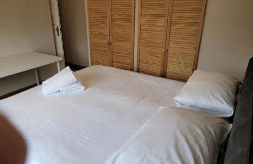 The Holbein Three bedroom home near tilgate park private parking and garden - Foto 3