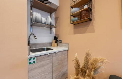 Aylesbury House 3 En-suite Bedrooms Parking Pets - Photo 26