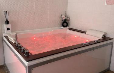 Love Room avec Balnéo 4 places & King Size - Foto 1