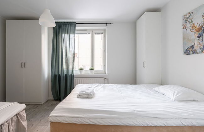 Spacious Downtown Apt with Balcony that Hosts 10 - Foto 5