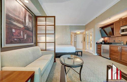 MGM Signature-32-607 F1 Track & Strip View Balcony - Foto 24