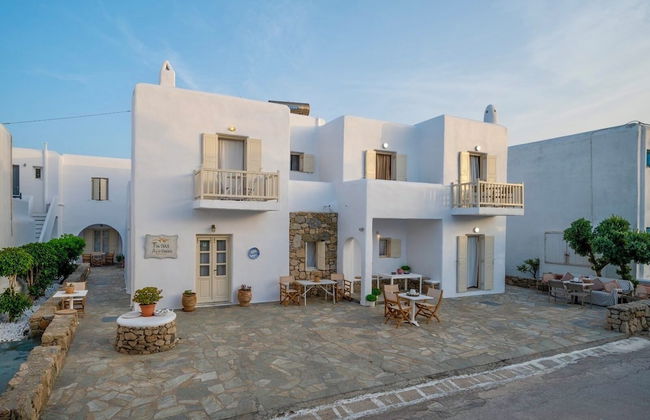 Mykonos Twins - Photo 1