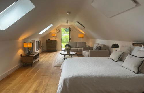 Cozy Studio Attic Retreat in Bettws Newydd - Foto 1