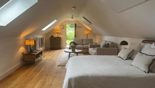 Cozy Studio Attic Retreat in Bettws Newydd - Foto 1
