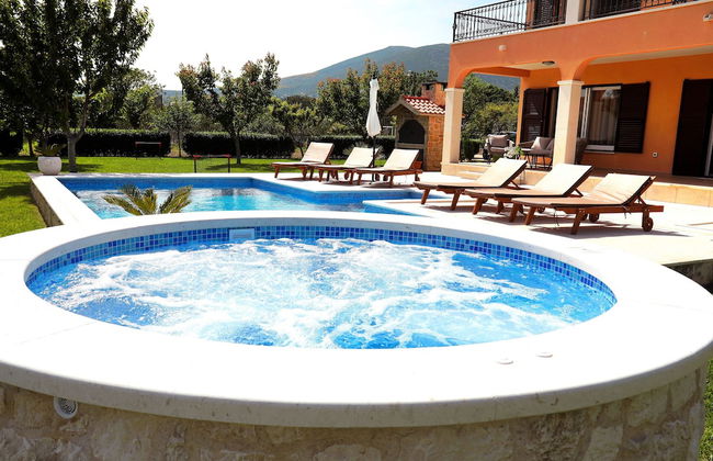 Luxury Secluded Villa w. Pool, Jacuzzi and Garden - Photo 44