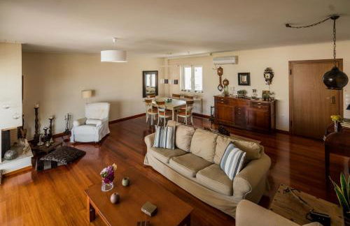 Family getaway, spacious and luxurious, sea view, terrace, 5 minutes from Voula beach, 30min from Athens center - Foto 6