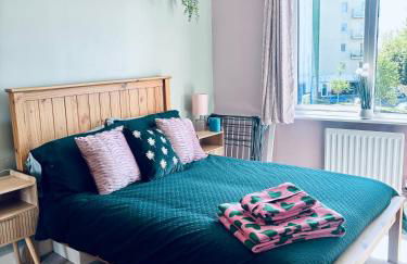 4 bed Townhouse with spectacular views 4 miles from Cardiff 10min drive or train journey to city centre - Photo 25