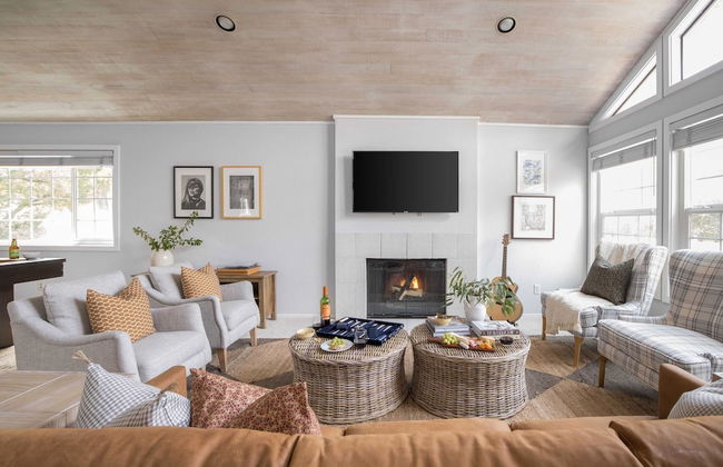 Black Oak by Avantstay Modern & Chic Santa Rosa Hideaway With Pool Table, & Fire Pit - Photo 9