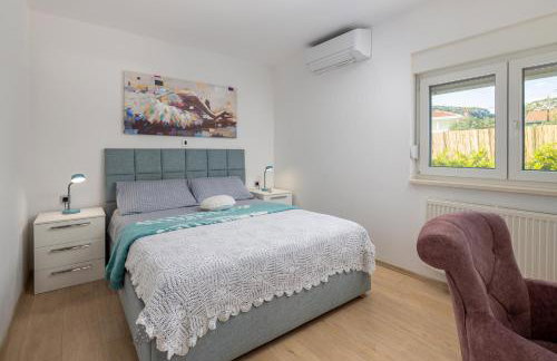 Villa Loni Trogir Marina with great pool and jacuzzi - 3 e-bike free - Foto 27