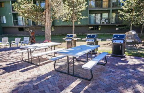 St Anton Courtyard View 2-Bedroom Condos with Pool & Jacuzzi - Foto 9