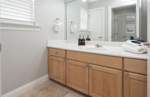 Beach Getaway for 15 A Few Steps from the Sand - Foto 42