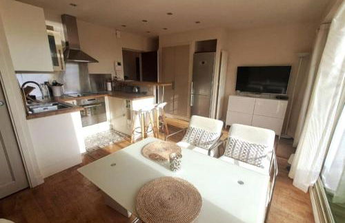 T2 centre, plage à 2 minutes, parking - Foto 1