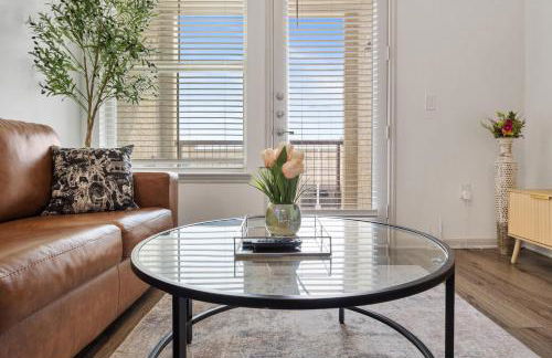 Chic 1BR Frisco Stay, King & Sofa, Pool & Gym - Foto 12