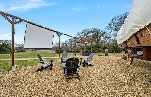 Texas Glamping near Murchison: Charming Wagon Rental Perfect for a Romantic Getaway - Foto 12