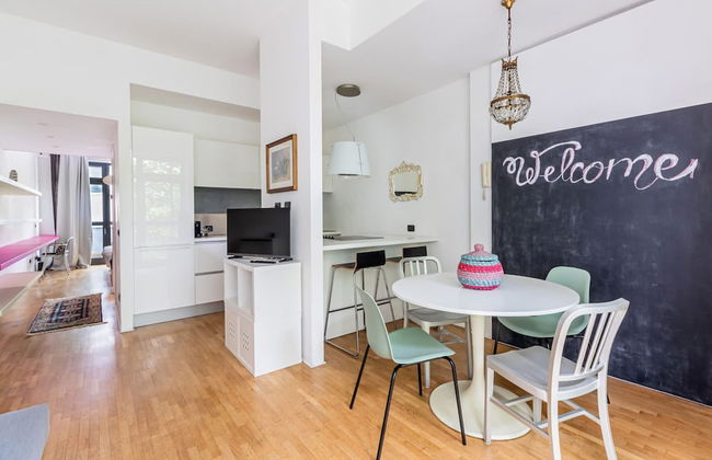 Stylish Apartment With Balcony - Photo 8