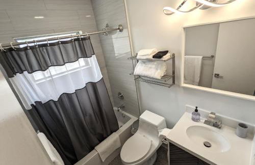 Paradise Awaits! Beach, King Bed, Private Yard & Workspace - Photo 4