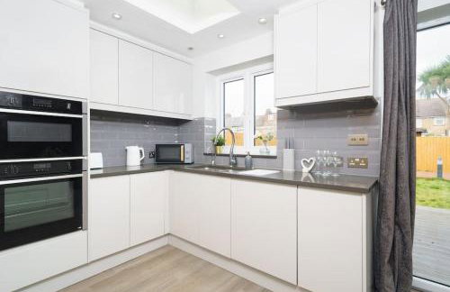Beautiful 4 Bed Immaculate Condition Refurbished Property - Foto 8