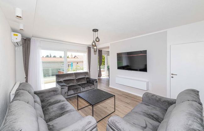 Expansive Retreat With Private Pool & Bbq, Near the Beach - Foto 14